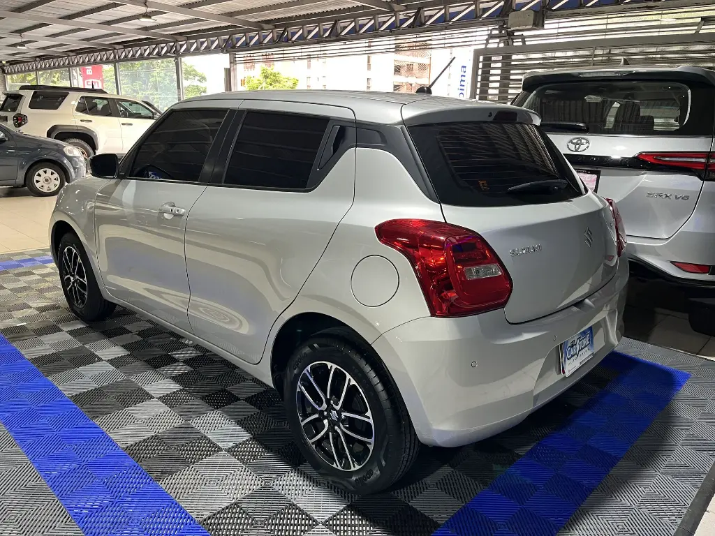 Suzuki 2024 Plateado Caracas