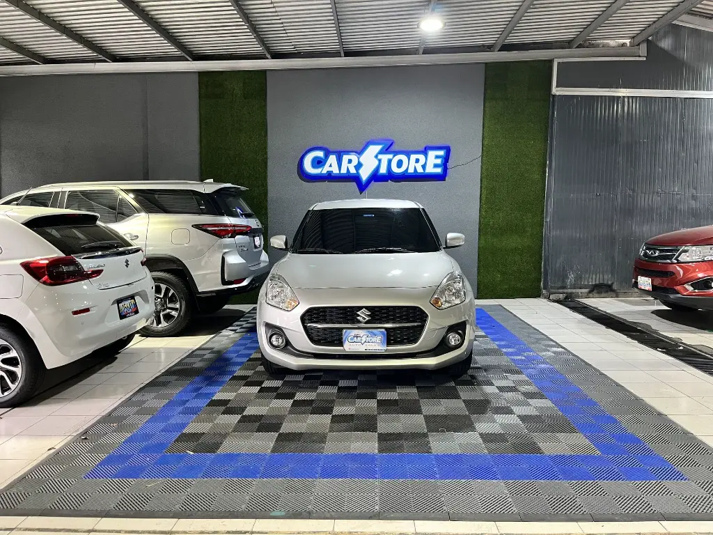 Suzuki 2024 Plateado Caracas