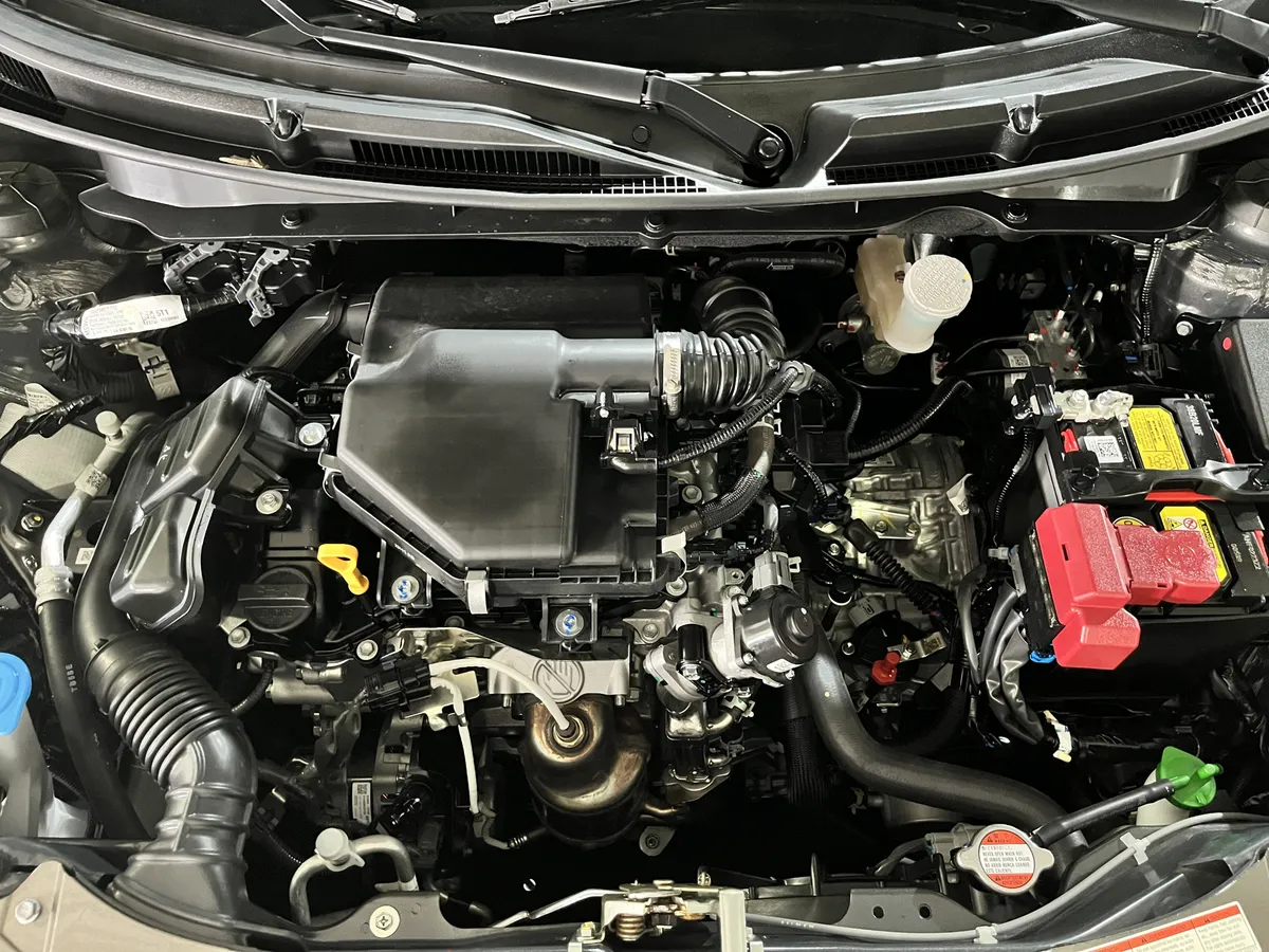Suzuki Swift 2026 gris hatchback14