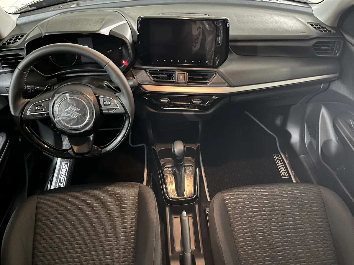 Suzuki Swift 2026 gris hatchback5