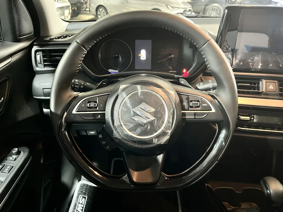 Suzuki Swift 2026 gris hatchback6