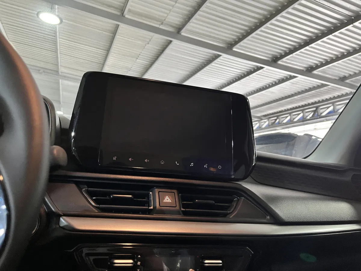 Suzuki Swift GLX 2026 Gris Caracas