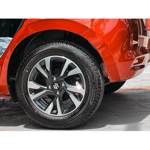 Suzuki Swift 2026 Naranja Caracas