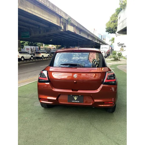 Suzuki Swift 2026 Rojo Caracas