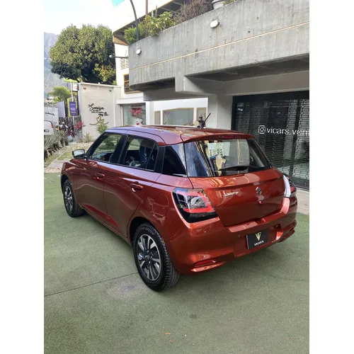 Suzuki Swift 2026 Rojo Caracas