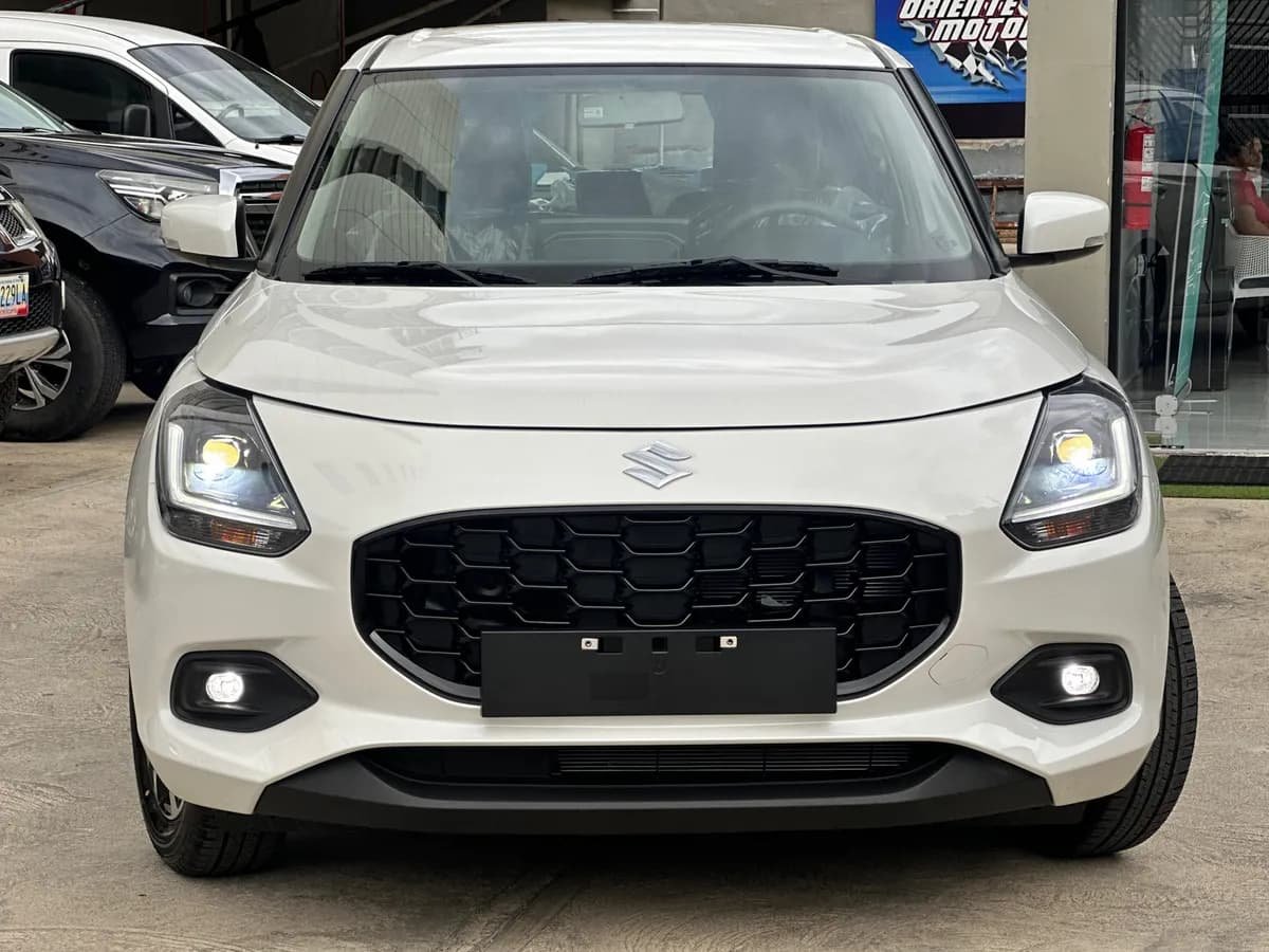Suzuki Swift GLX 2025 Blanco