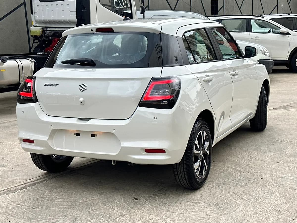 Suzuki Swift GLX 2025 Blanco