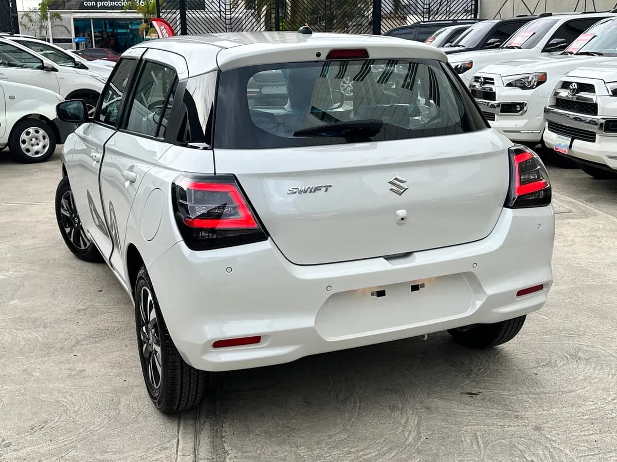 Suzuki Swift GLX 2025 Blanco