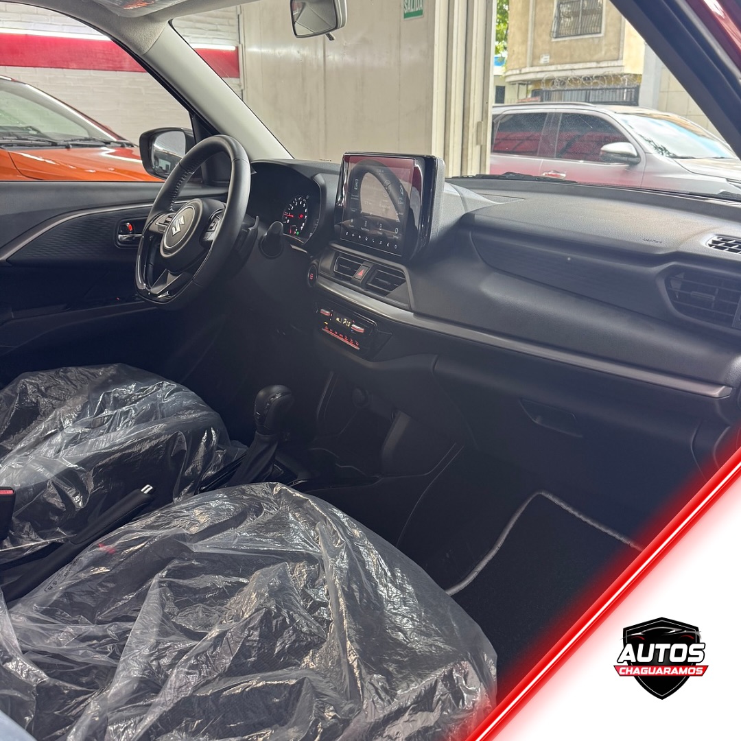 Suzuki Swift GLX 2025 Rojo Caracas