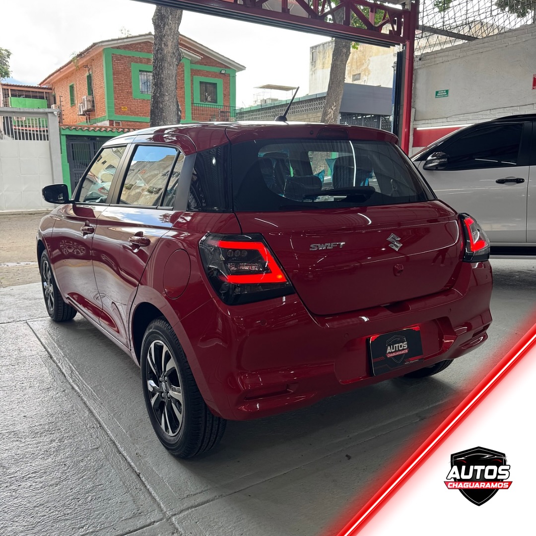 Suzuki Swift GLX 2025 Rojo Caracas