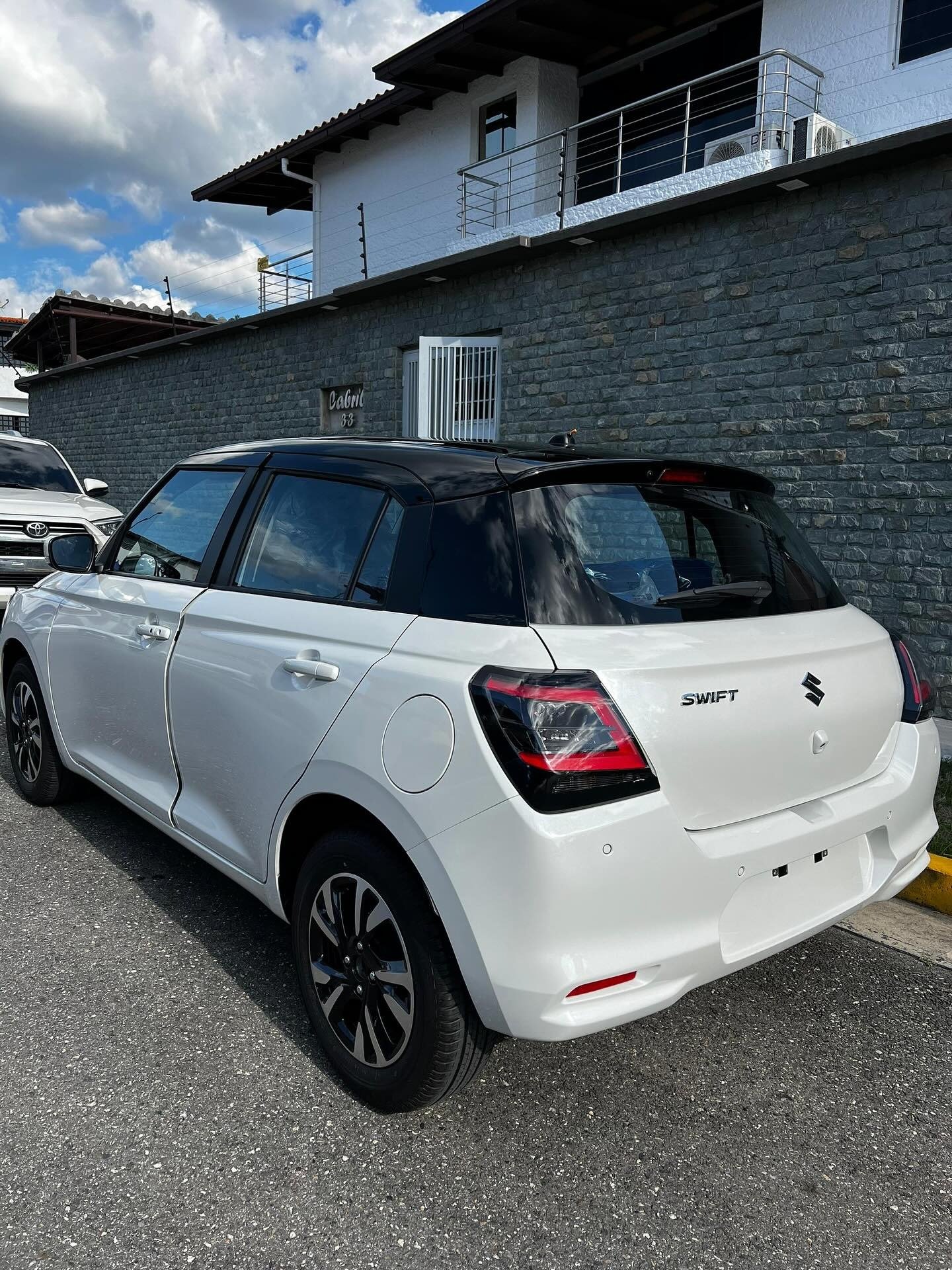 Suzuki Swift GLX modelo 2025 Blanco