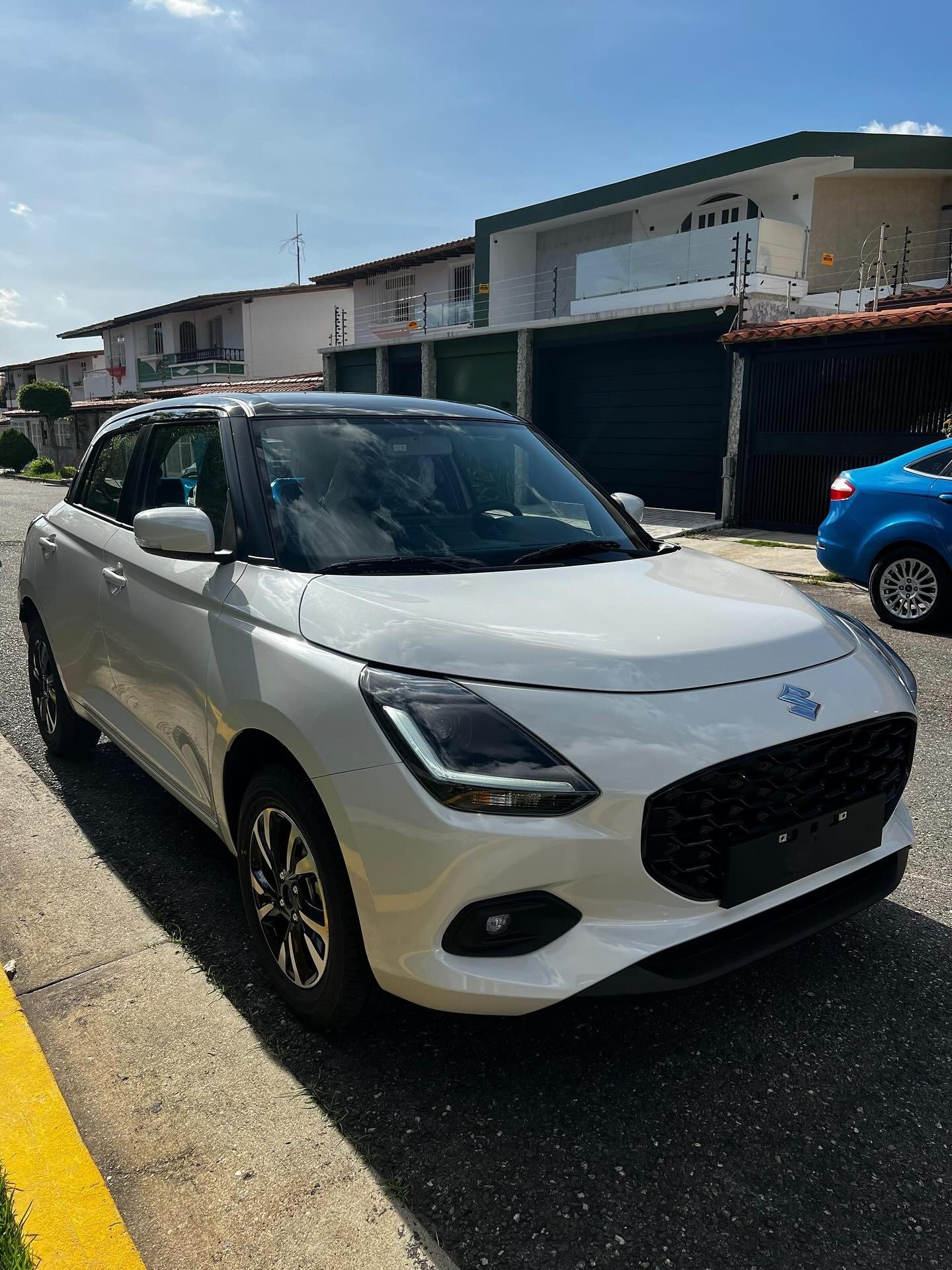 Suzuki Swift GLX modelo 2025 Blanco