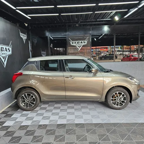 Suzuki Swift GLX 2024 Gris Valencia