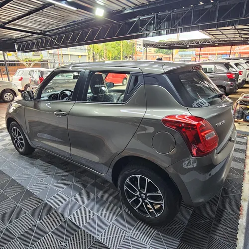 Suzuki Swift GLX 2024 Gris Valencia