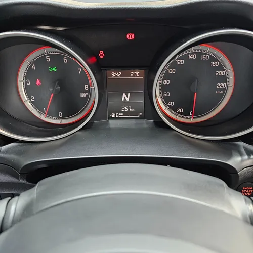 Suzuki Swift GLX 2024 Gris Valencia