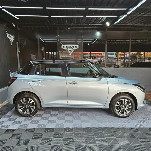 Suzuki Swift GLX 2025 Plateado Valencia