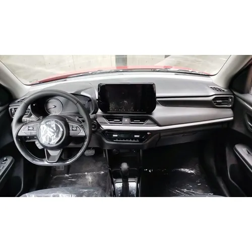 Suzuki Swift GLX 2025 Rojo Caracas