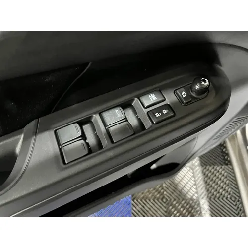 Suzuki Swift GLX 2026 Plateado Caracas