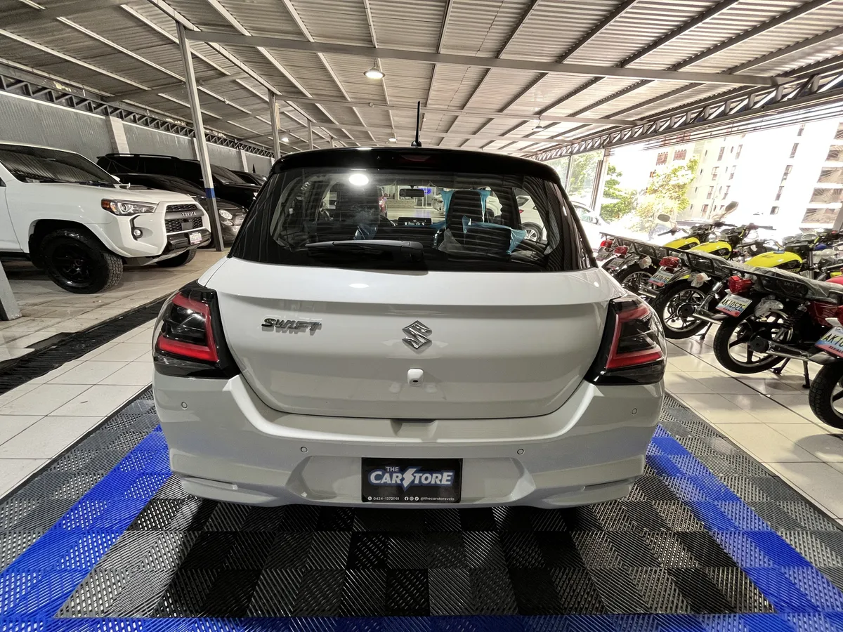 Suzuki Swift GLX 2026 Blanco Caracas