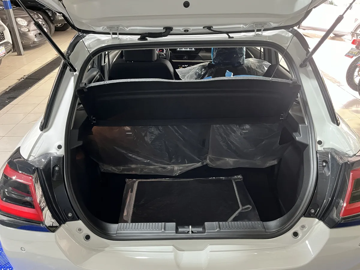 Suzuki Swift GLX 2026 Blanco Caracas