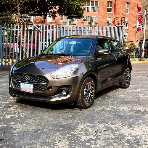 Suzuki 2024 Gris Caracas