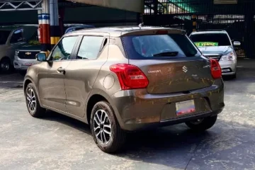 Suzuki Swift hatchback 2024 gris3