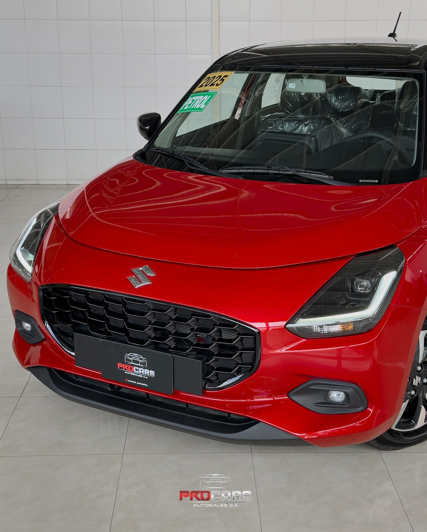 Suzuki Swift modelo 2025 Rojo