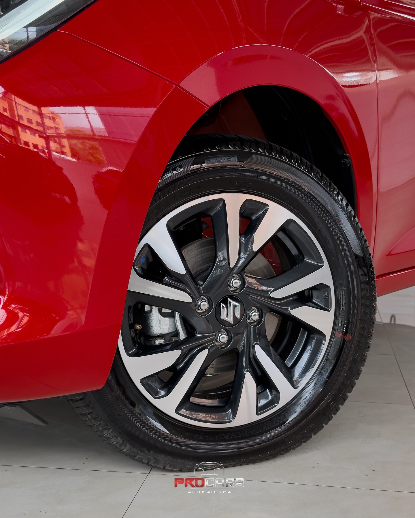 Suzuki Swift modelo 2025 Rojo