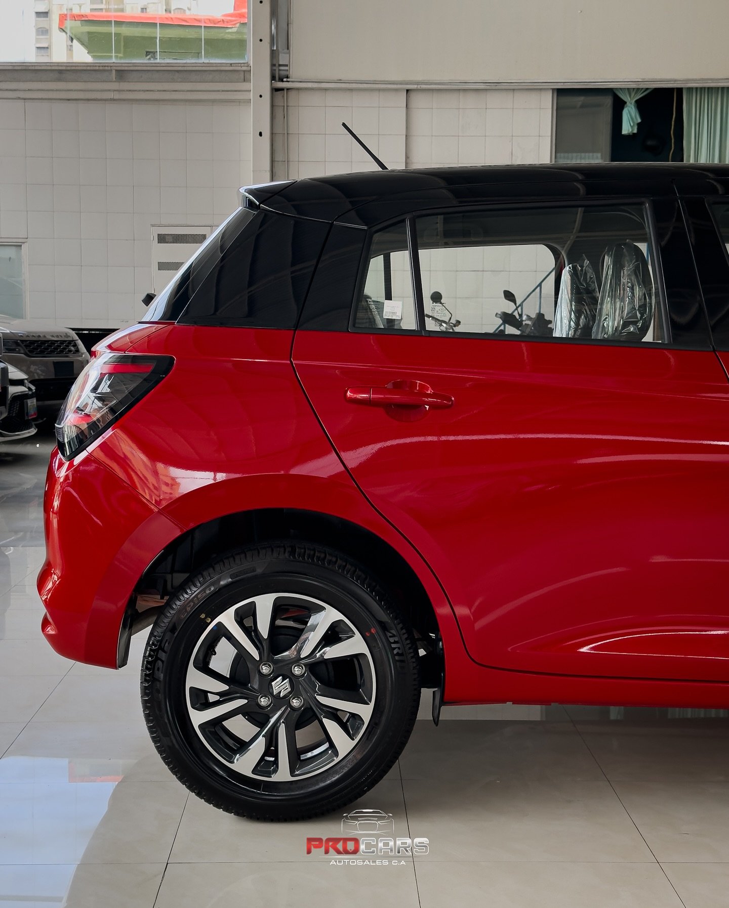 Suzuki Swift modelo 2025 Rojo