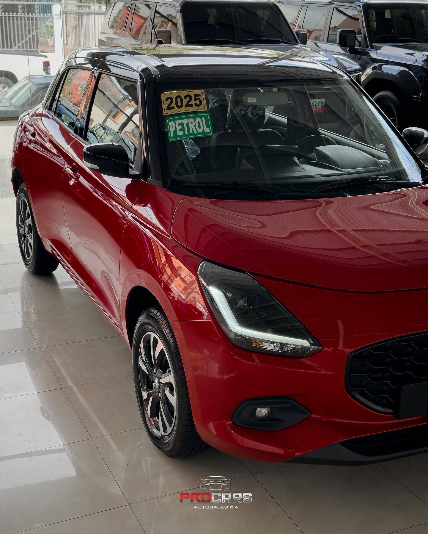 Suzuki Swift modelo 2025 Rojo