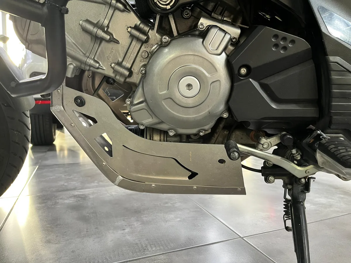 Suzuki V-strom 650 ABS 2021 negro10