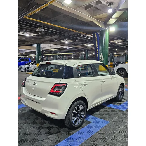 Suzuki Swift 2025 Blanco Caracas