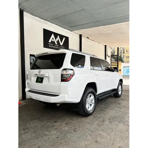 Toyota 4Runner SR5 2023 Blanco Caracas