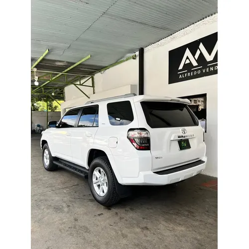 Toyota 4Runner SR5 2023 Blanco Caracas