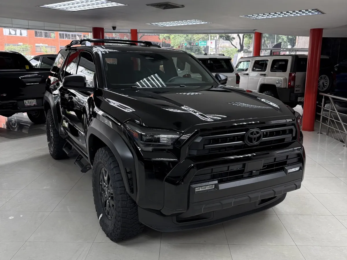 Toyota 4Runner SR5 2025 negro8