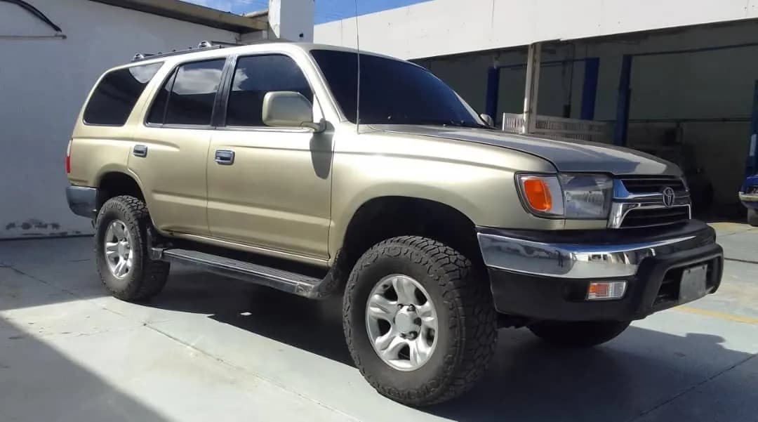 Toyota 4Runner SR5 Sport Wagon 2002 dorado