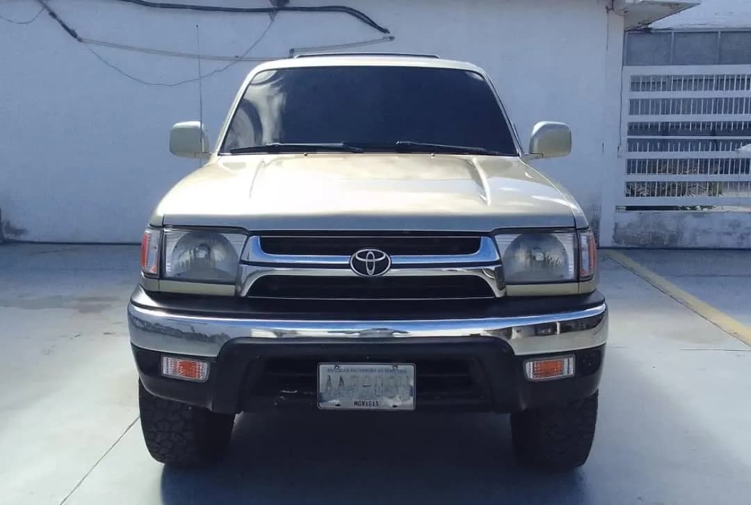 Toyota 4Runner SR5 Sport Wagon 2002 dorado