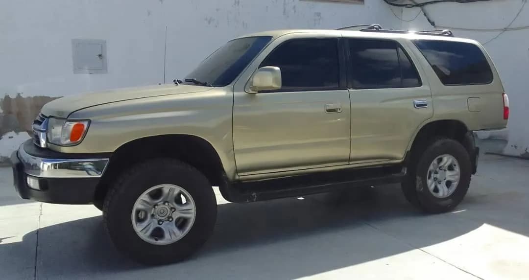 Toyota 4Runner SR5 Sport Wagon 2002 dorado