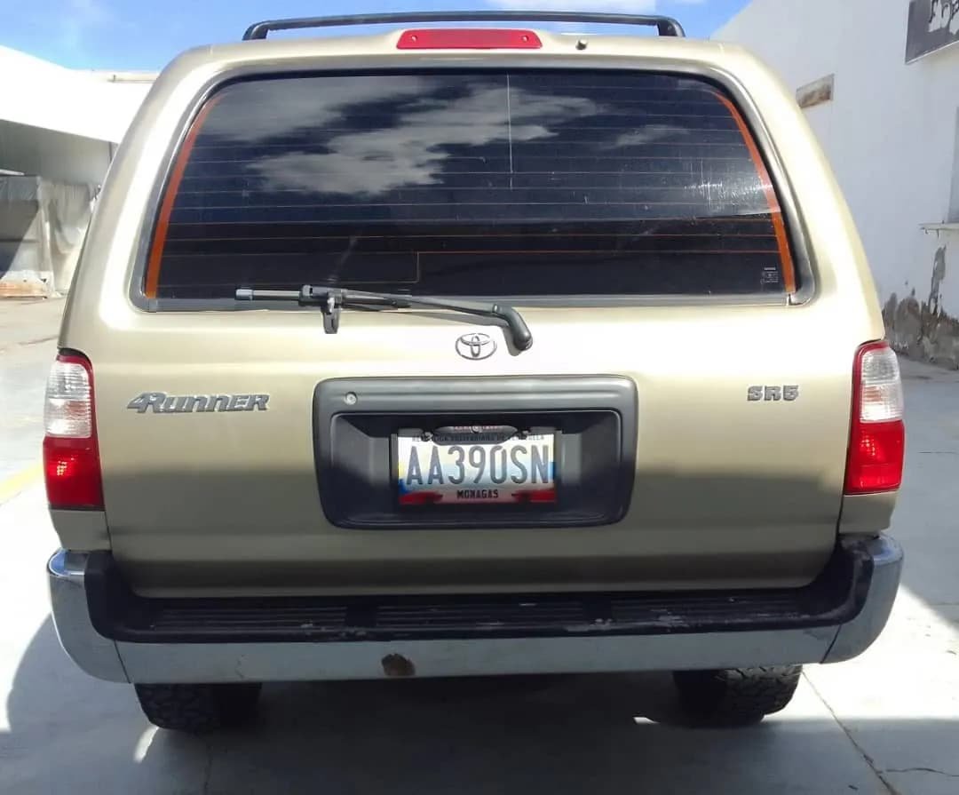 Toyota 4Runner SR5 Sport Wagon 2002 dorado