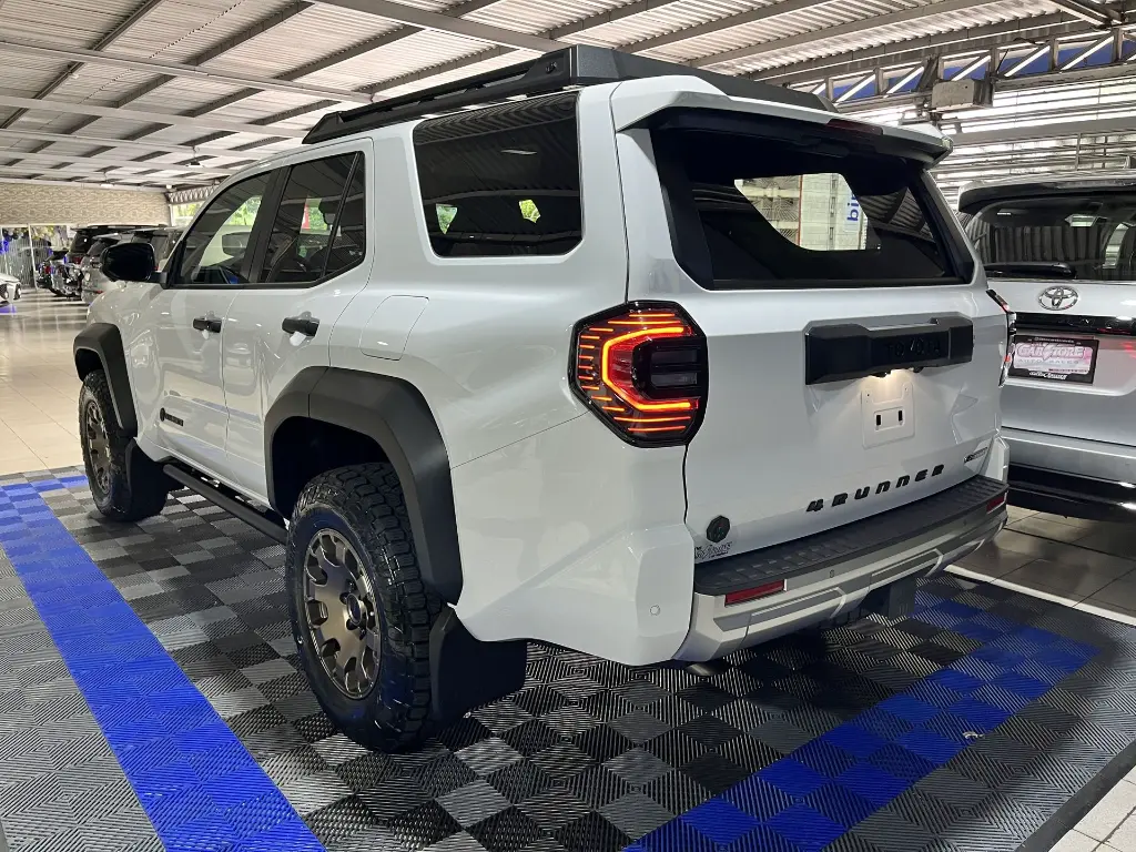 Toyota 4Runner Trailhunter 2025 Blanco Caracas