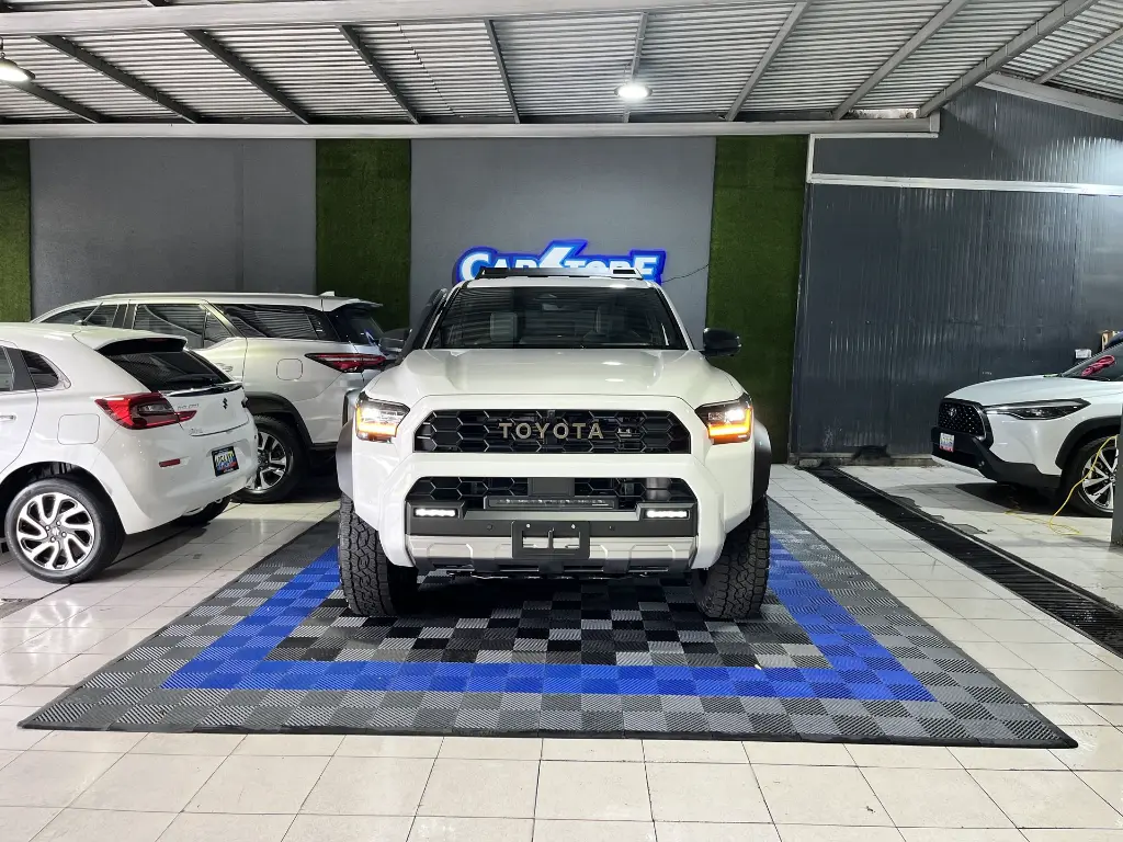 Toyota 4Runner Trailhunter 2025 Blanco Caracas