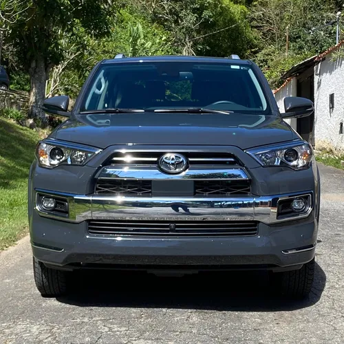 Toyota 4Runner Limited 2024 Gris Caracas