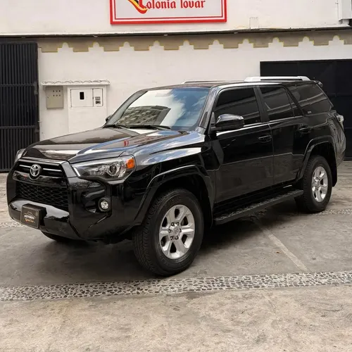 Toyota 4Runner SR5 2022 Negro