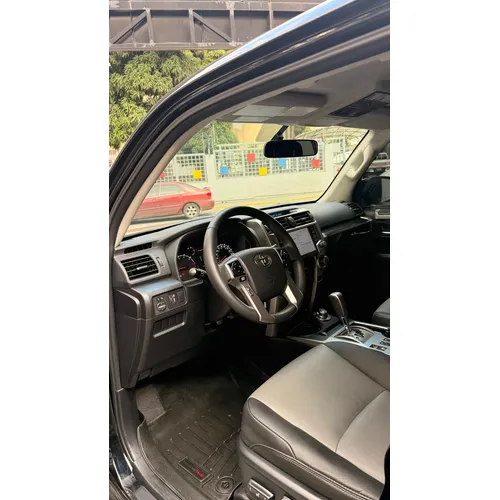 Toyota 4Runner SR5 2022 Negro