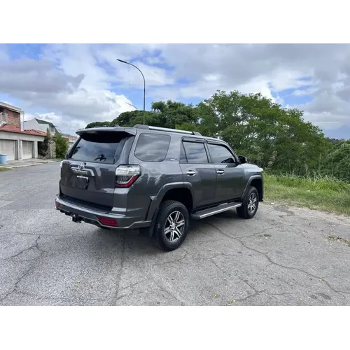 Toyota 4Runner SR5 2020 Gris Caracas