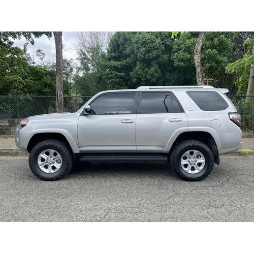 Toyota 4Runner SR5 2023 Plateado Caracas