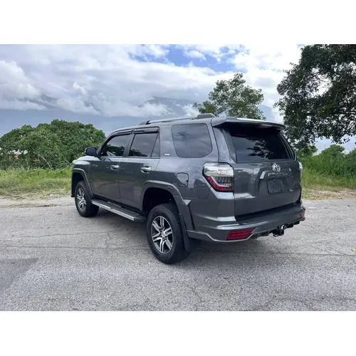Toyota 4Runner SR5 2020 Gris Caracas
