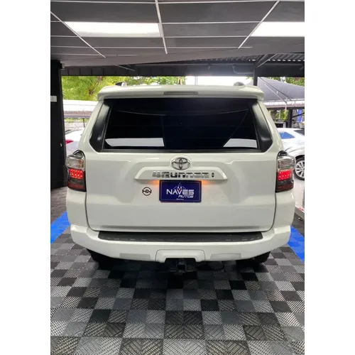 Toyota 4Runner SR5 2022 Blanco Caracas