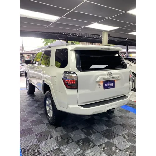 Toyota 4Runner SR5 2022 Blanco Caracas
