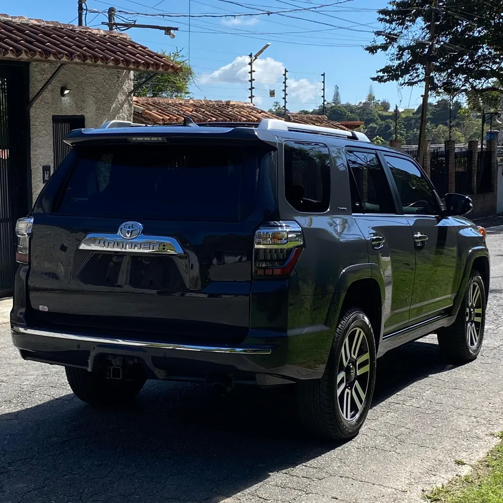 Toyota 4Runner Limited 2024 Gris Caracas